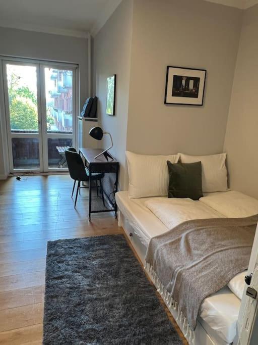Cozy Apartment In Christianshavn W Two Balconies. Kopenhag Dış mekan fotoğraf
